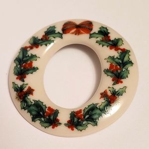 Vintage Spode Ceramic Christmas Wreath Brooch
